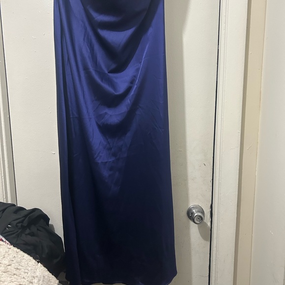 Elegant Blue Draped Dress - Picture 3 of 7